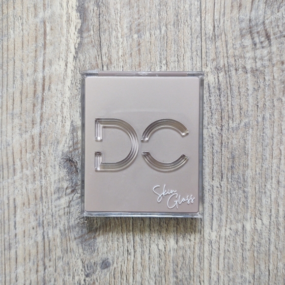 Dominique Cosmetics Skin Gloss - Glossed Peach - Picture 3 of 3